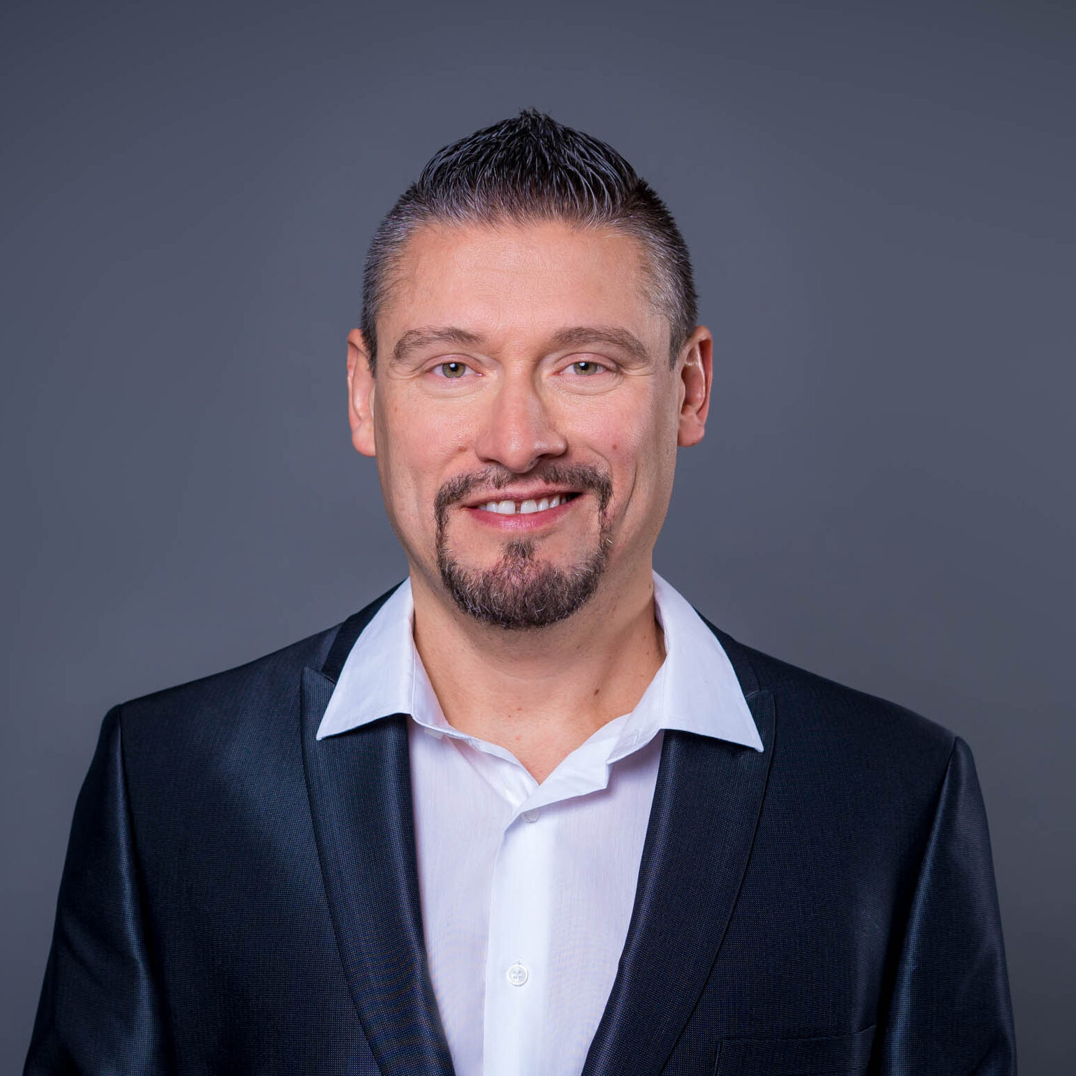 241126_0947_Alessandro_Longo_by_Marc_Feix_Photography_001-3_low_resolution