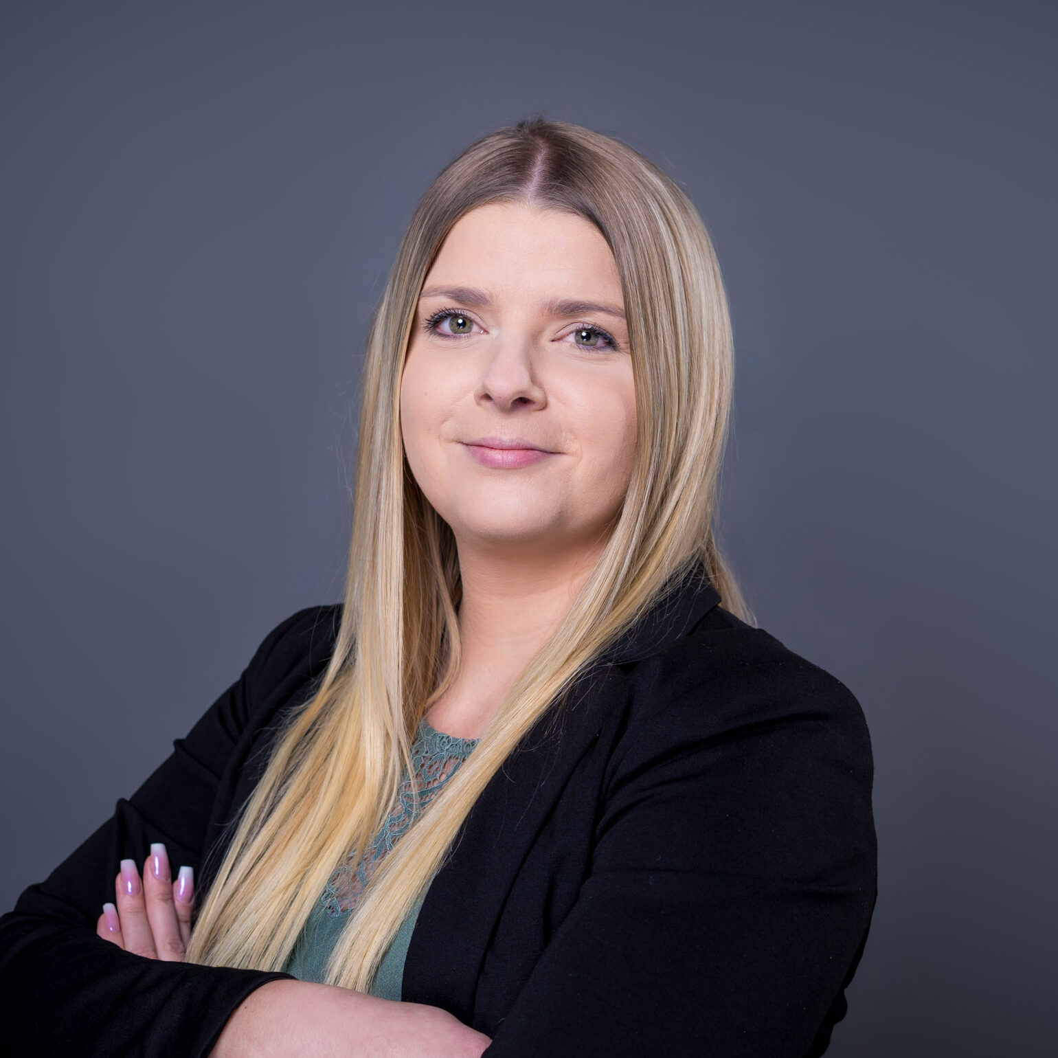 241126_1127_Yasmin_Mischensky_by_Marc_Feix_Photography_001-3_low_resolution